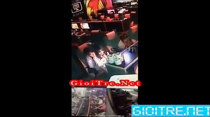Cảm động cô gái tiếp sức cho chàng trai khi cày game xuyên màn đêm