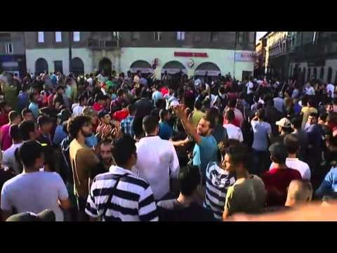 TV3 - Telenotícies vespre - La policia hongaresa intenta allunyar els més de 2000 refugiats que s