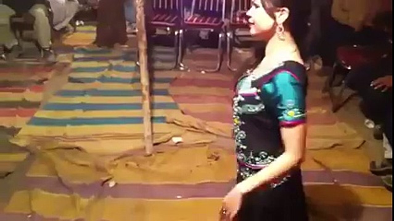Wedding Dance by Desi Girl 2015 - Saraiki HD Songs