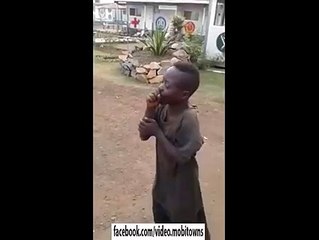 black bachay nay pakistan ka national anthem bht kamal ka sunaya