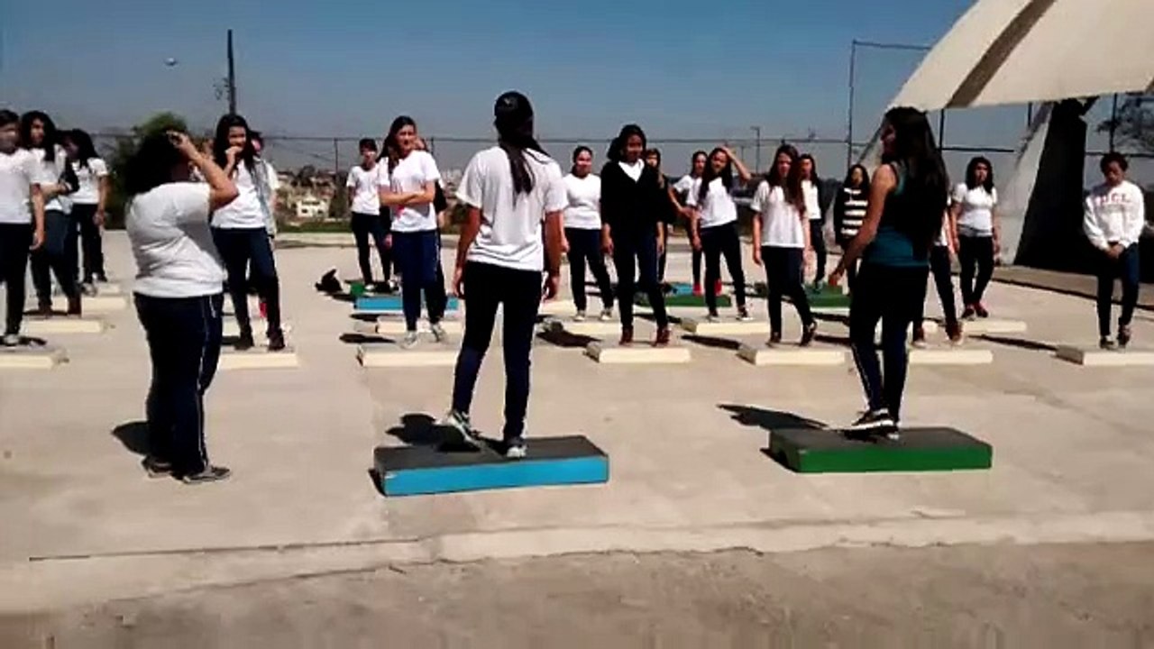 Step-do-3A?ano-com-o-8A?-AB---alongamento
