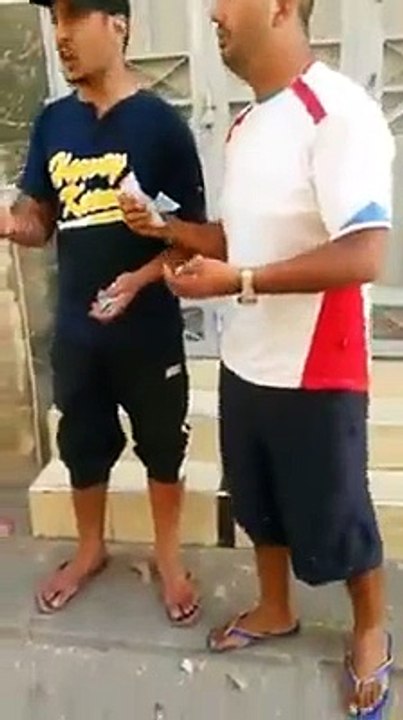 هذا ما يعرف بي المنقلة العربي هههههه مسكين بدموع