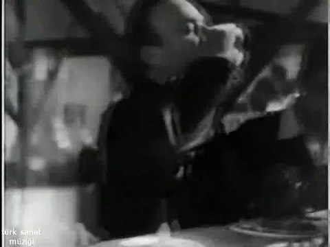 Şimdi Uzaklardasın - Zeki Müren (Belgin Doruk & Zeki Müren)