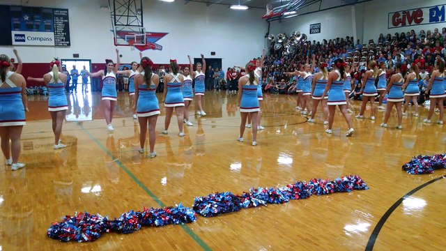 Des Cheerleaders rendent hommage aux victimes des attentats du 11 septembre.