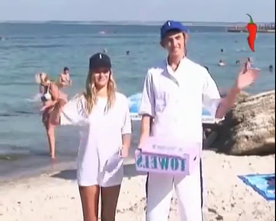 [Best Pranks] Russian funny videos - girls showing boobs