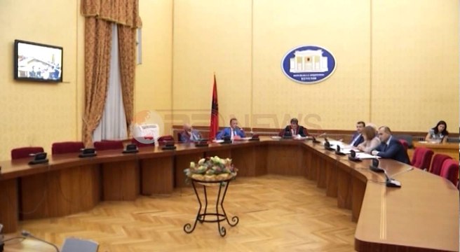 Debati në PE për zgjedhjet, Glover: Shqetësim akuzat për shit-blerje votash, duhet dekriminalizimi