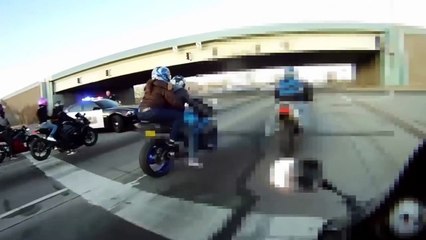 Il nargue les flics et s'enfuit avec sa bécane