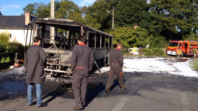 Bus en feu près de Dozulé