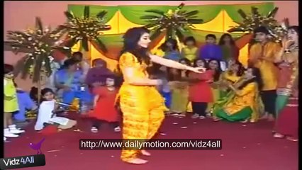 Best wedding dance by girl shaadi mehndi vidz4all