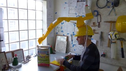 Vos petits-déjeuners ne seront plus jamais les mêmes avec ce casque pelleteuse !