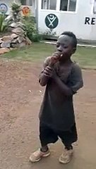 African child singing Dil Dil Pakistan