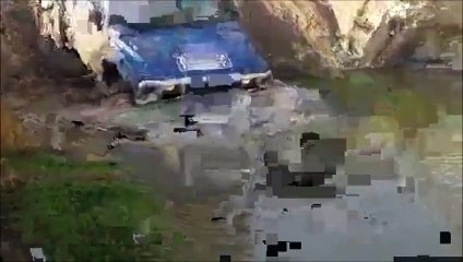 hummer vs mercedez benz g off road in mud