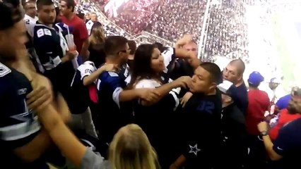 Une femme bourrée et agressive veut se battre dans les tribunes d'un match de NFL