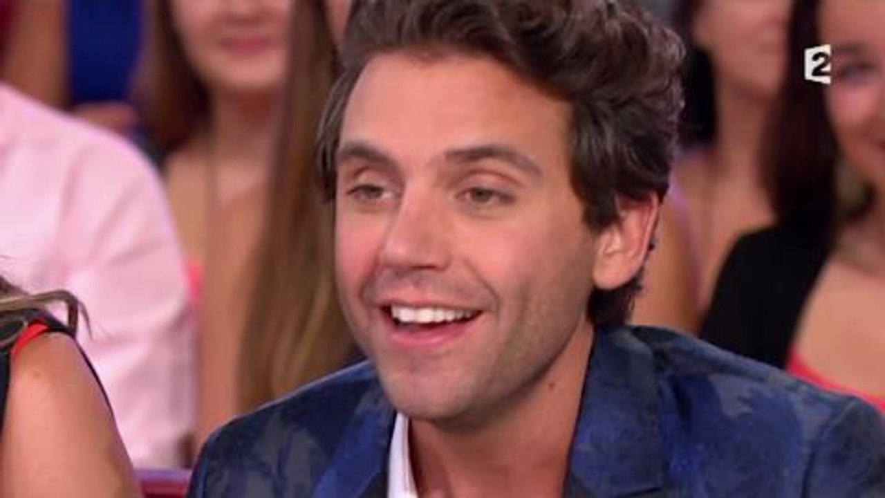 Vivement dimanche - Mika embarassé face à une vielle archive vidéo - Dimanche 13 septembre 2015