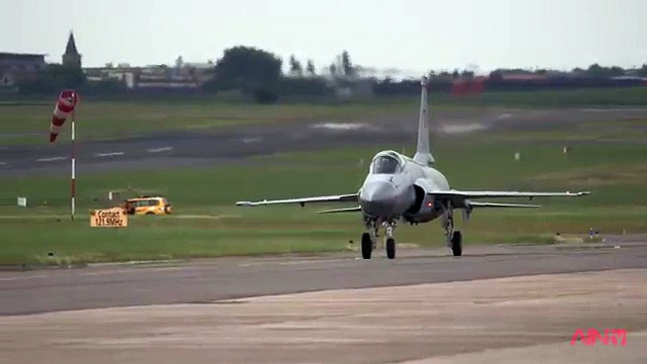 PACChengdu JF-17 Thunder Flies over Paris Air Show 2015 – AINtv Express