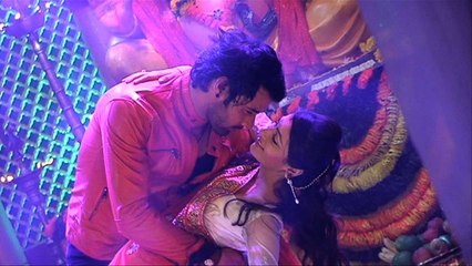 Kumkum Bhagya Abhi Aur Pragya Ka Hua Ek Romantic Milan 15th September 2015