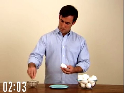 Как быстро очистить яйцо