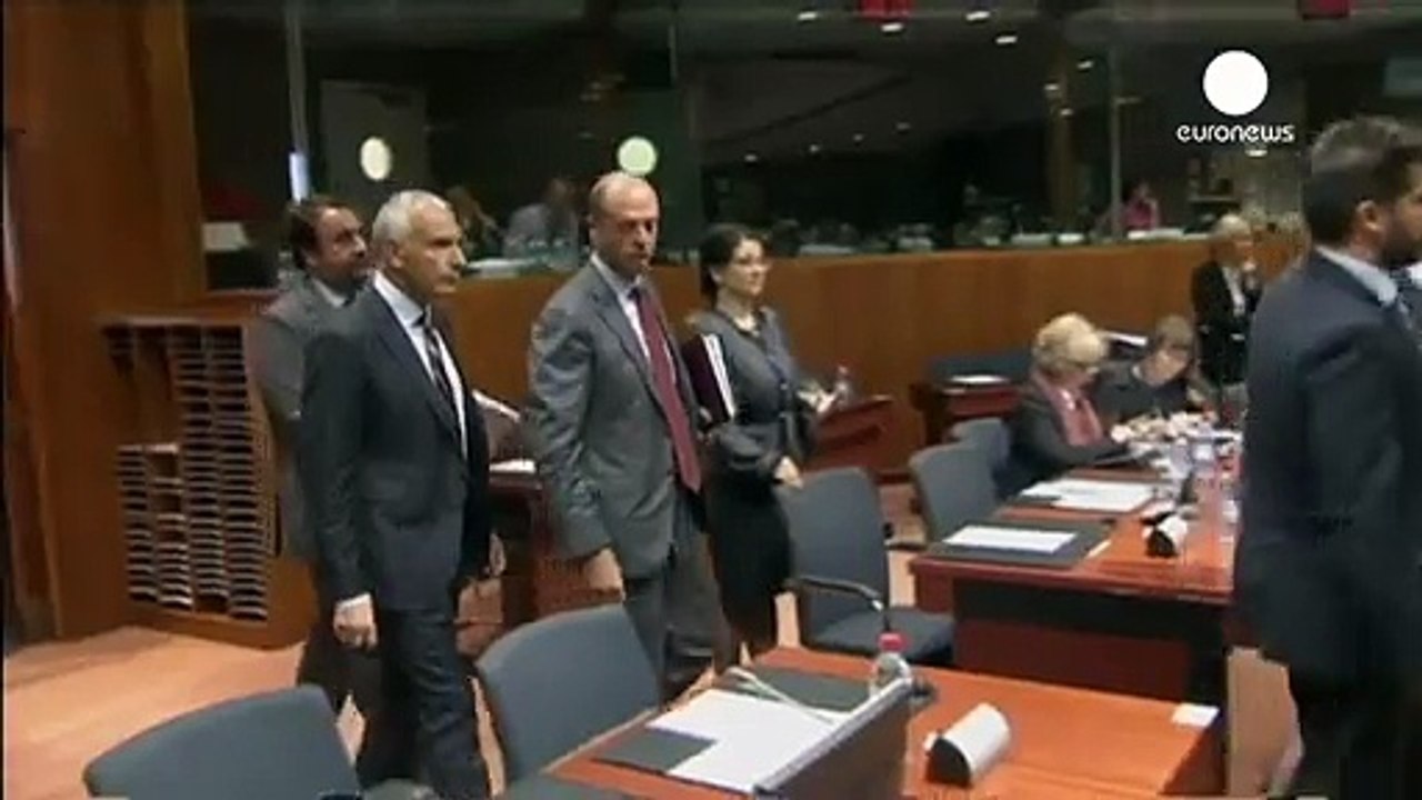 De Maziere droht Asylantenquoten-Verweigeren mit Sanktionen