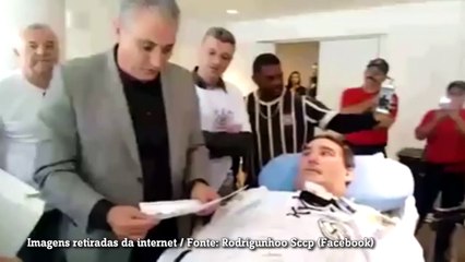 Tite tem encontro emocionante com torcedor que foi à Arena em cama