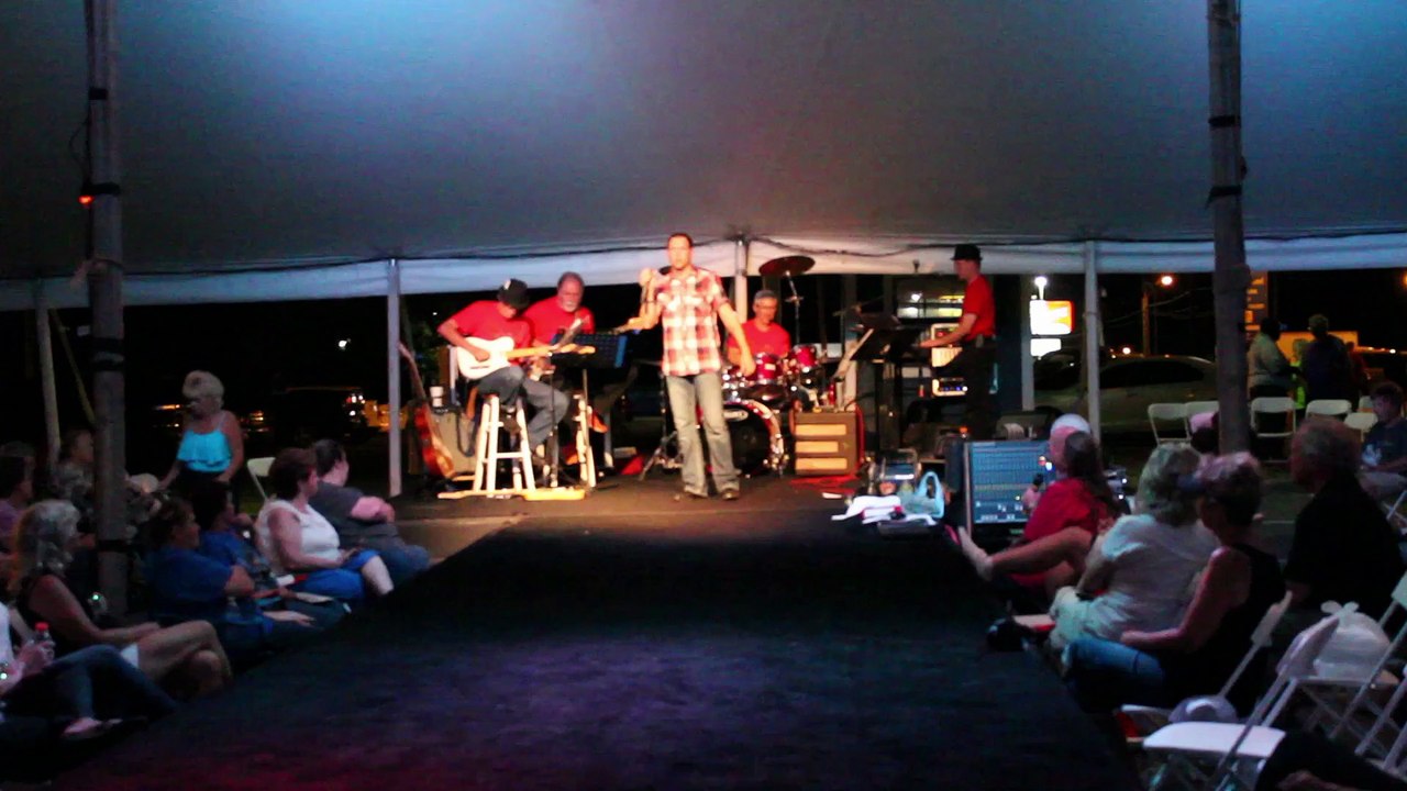 Brooke Wright & the Katz perform 'Early Morning Rain' Elvis Week 2015