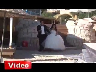 Gelinle damat el ele denize atlad