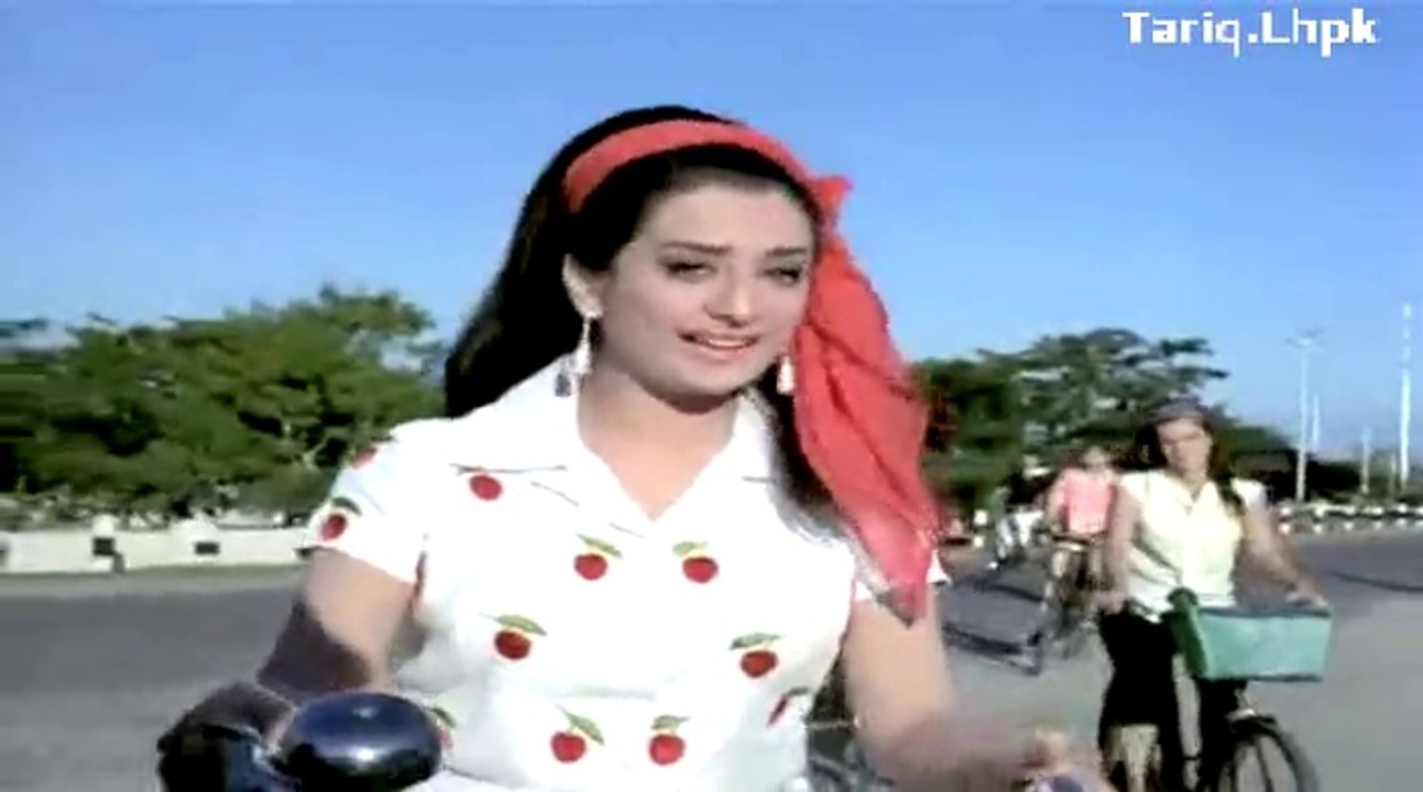 Main chali main chali dekho pyar ki gali mujhe roke na koi main chali main chali