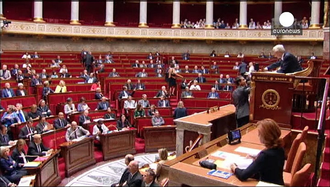 France: PM Valls defends launch of air strikes against ISIL in Syria