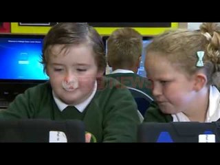 Studimi global hedh dyshime për rezultatet pozitive me “klasat inteligjente”