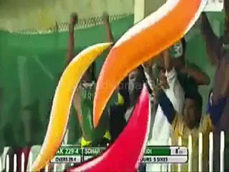 Shahid Afridi 3 Huge Sixes to Corey Anderson