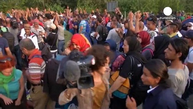 Macaristan sınırı kapatınca mülteciler Hırvatistan ve Romanya'ya yöneldi