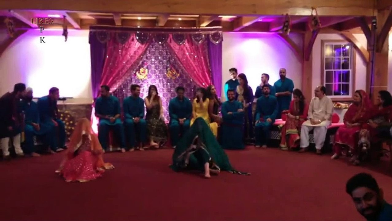 Big Round Of Applause For This Wedding Dance