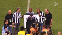 Jefferson é homenageado por atingir marca de 400 jogos pelo Botafogo