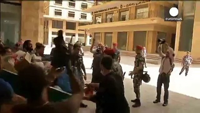 Decenas de manifestantes prosiguen en huelga de hambre en Beirut por la crisis de la basura