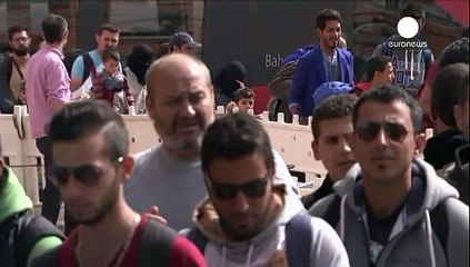 Merkel placates German regions over refugee numbers