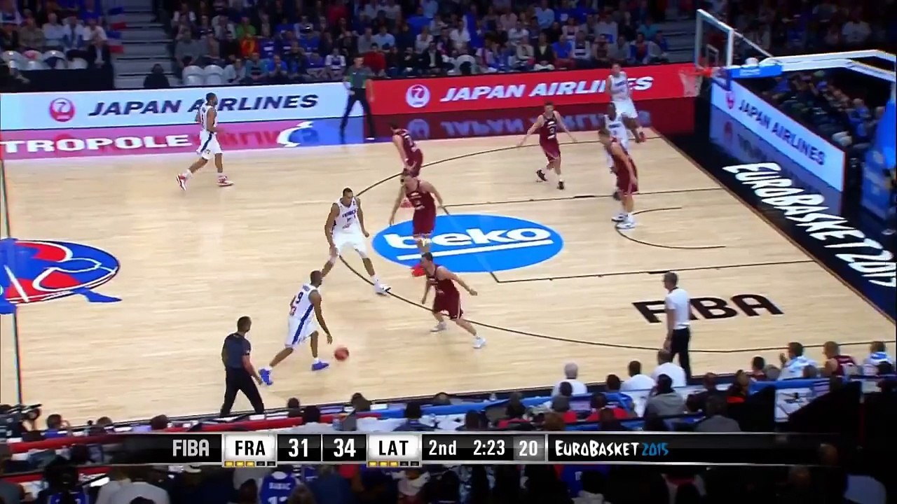 Tony Parker prend feu en quart de l'euro de basket. 9 points de suite !