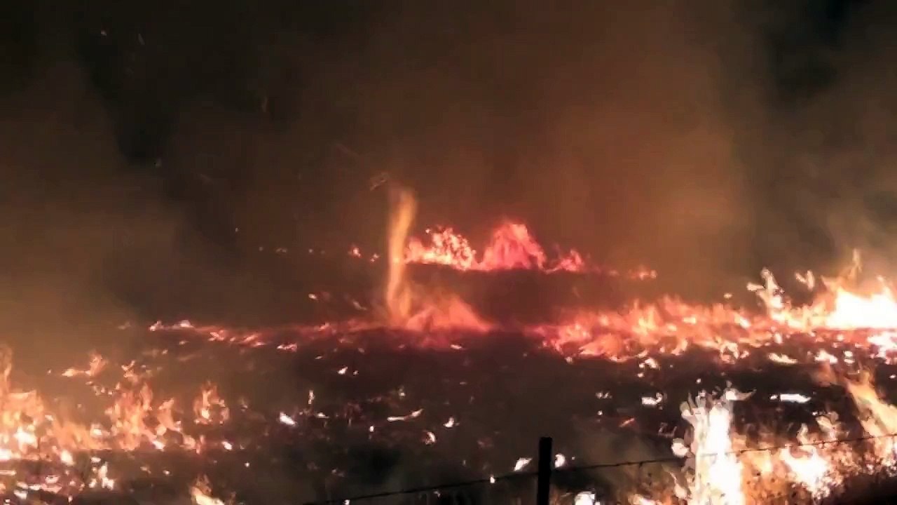'Fire tornado' caused by US valley blaze