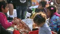 Migliaia i migranti bloccati alla frontiera serbo-ungherese