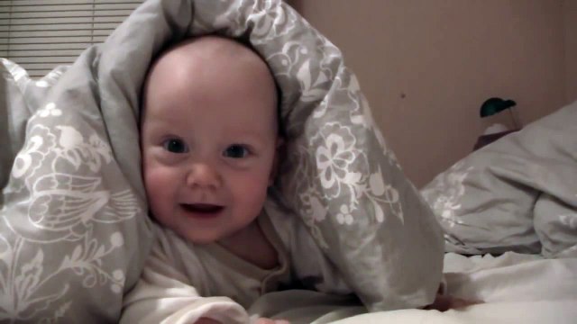 Малыш не хочет спать. Прикол!