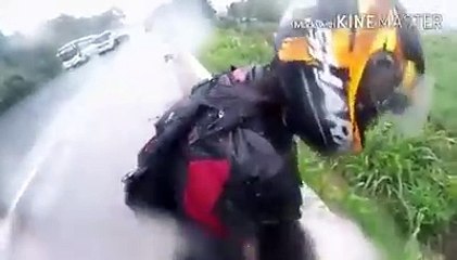 Chute moto : il ratrappe son passager