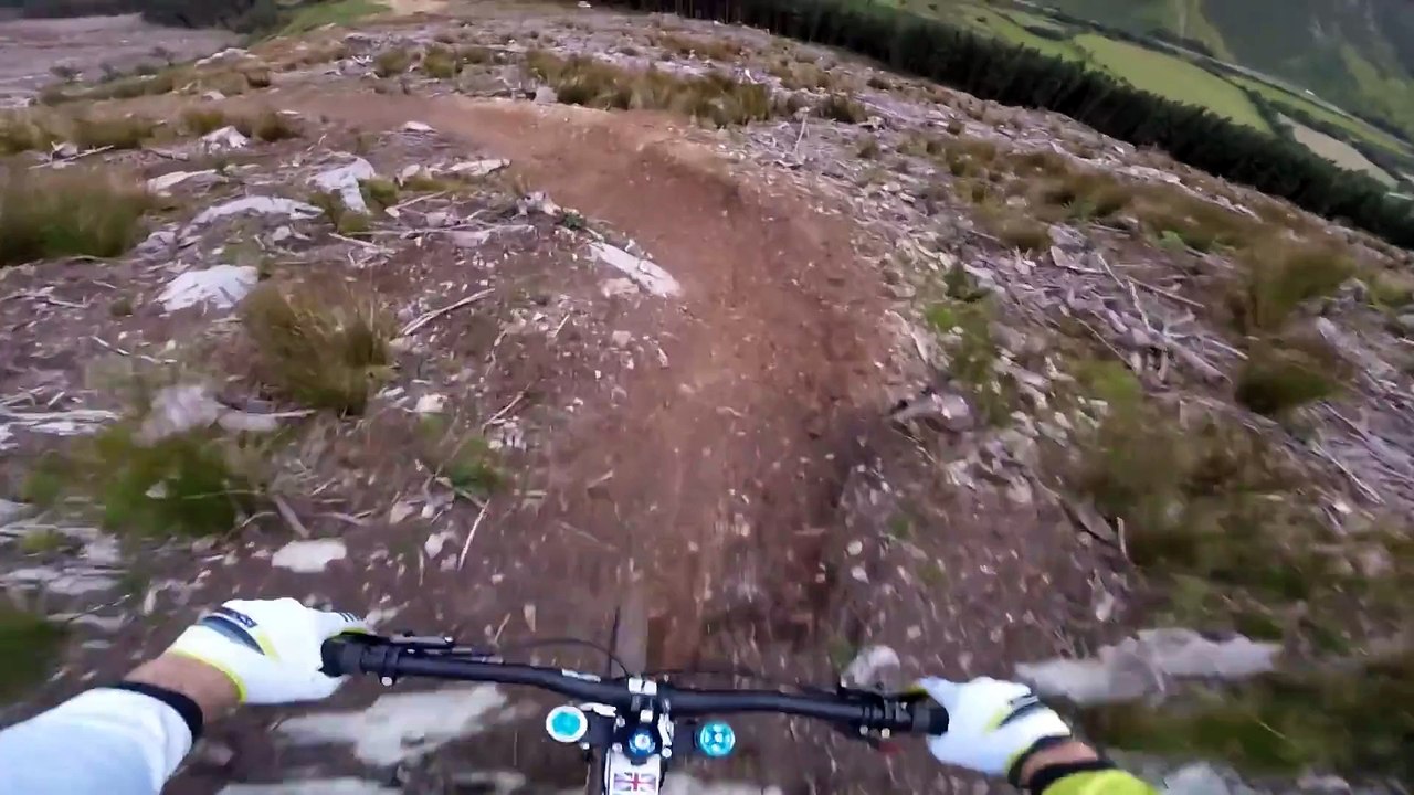 La descente folle en VTT de Gee Atherton