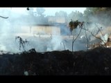 Monteruscello (NA) - Incendio in deposito di tubature: brucia un ettaro di verde (15.09.15)