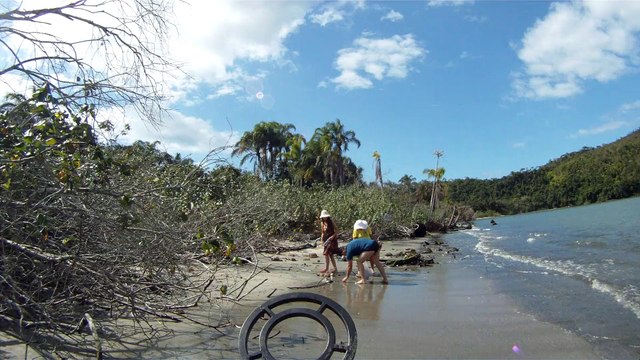Busca e Retirada de metais ferrosos e não ferrosos das areias, Ubatuba, SP, Brasil, 2015, Parte (17)