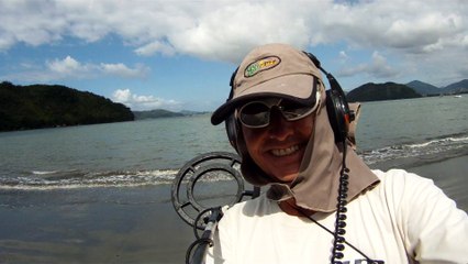 Busca e Retirada de metais ferrosos e não ferrosos das areias, Ubatuba, SP, Brasil,  2015, Parte (16)