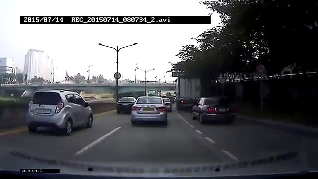 Spectacular Truck Crash into low-ass bridge in China