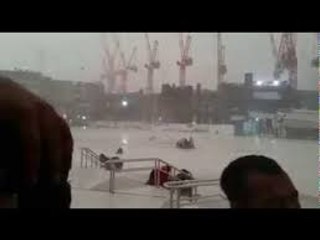 Strong wind blows into Masjid al Haram in Makkah - must watch