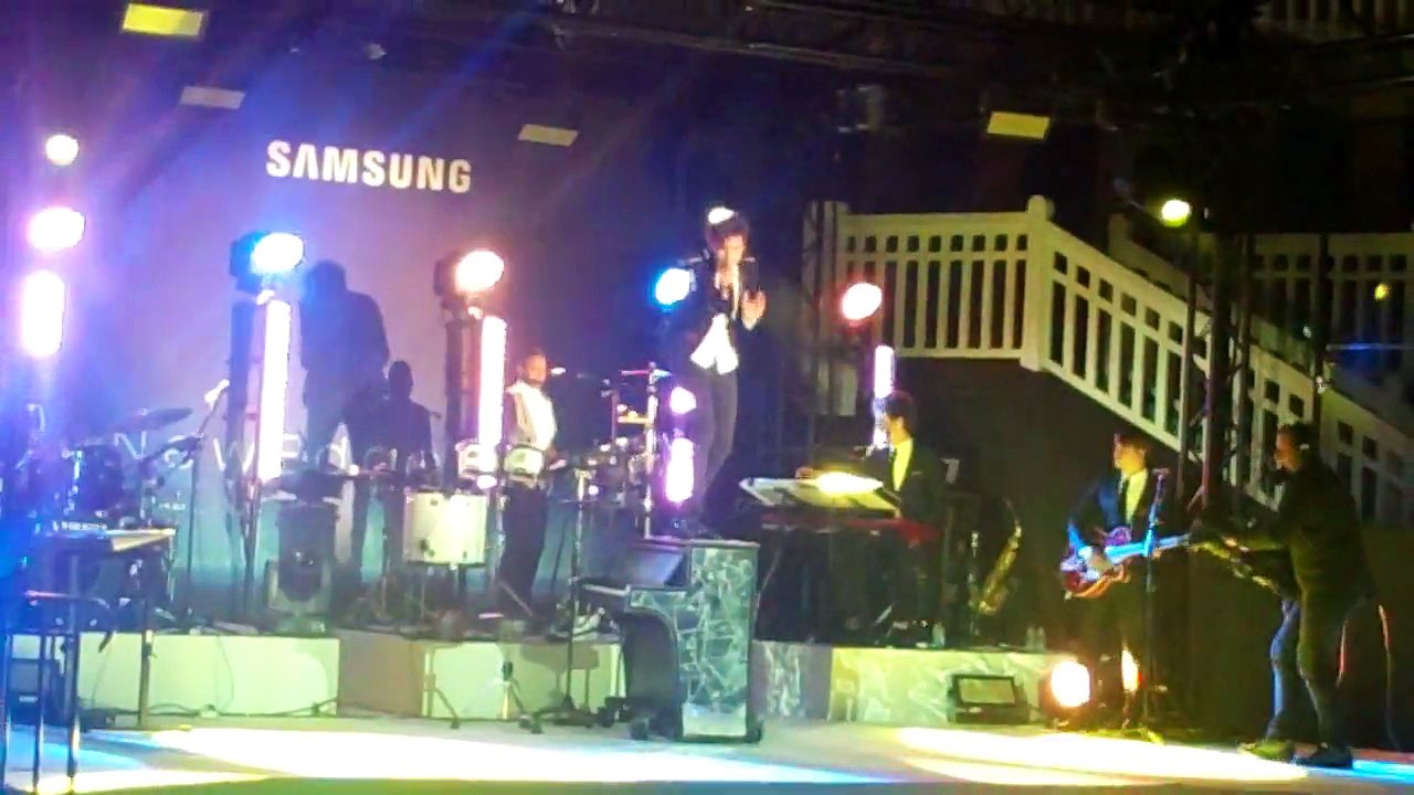 MIKA concert privé piscine Molitor