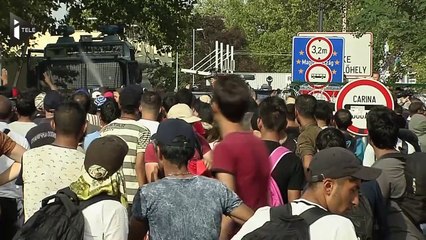 Gaz lacrymogène et canons à eau à la frontière serbo-hongroise