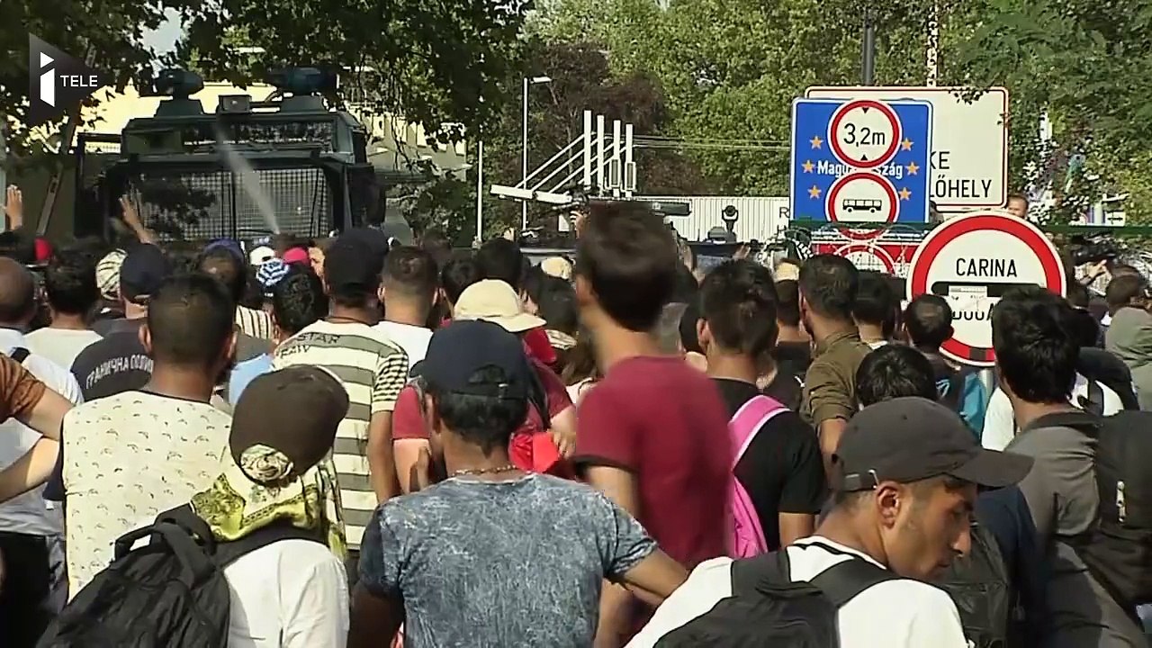 Gaz lacrymogène et canons à eau à la frontière serbo-hongroise