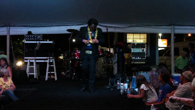 Robert Keefer sings 'Way Down' Elvis Week 2015