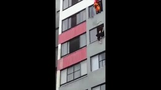 A Fireman Save Woman To Commit Suicide